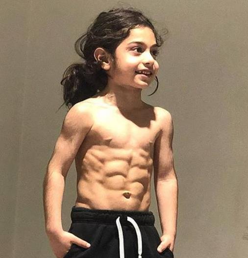6岁6块腹肌，伊朗“小梅西”加入利物浦青训营